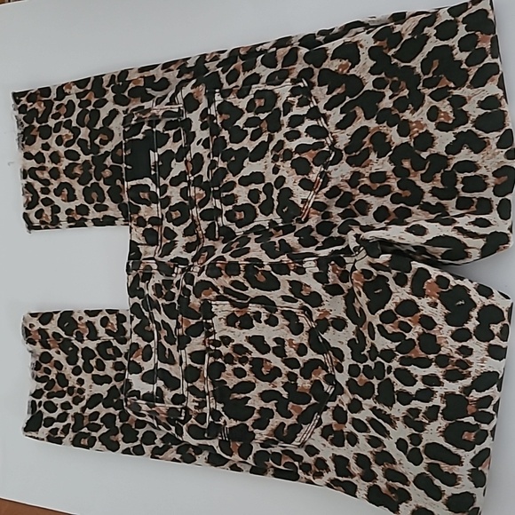 Paige Leopard Hoxton Ankle Raw Hem Jean EUC - Picture 8 of 16